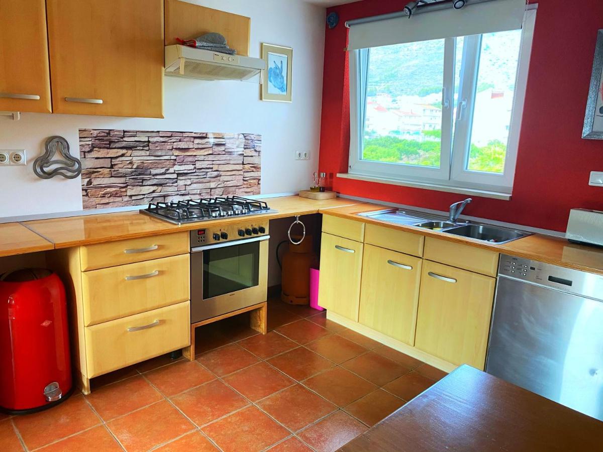 Apartman Modern Red & Blue *