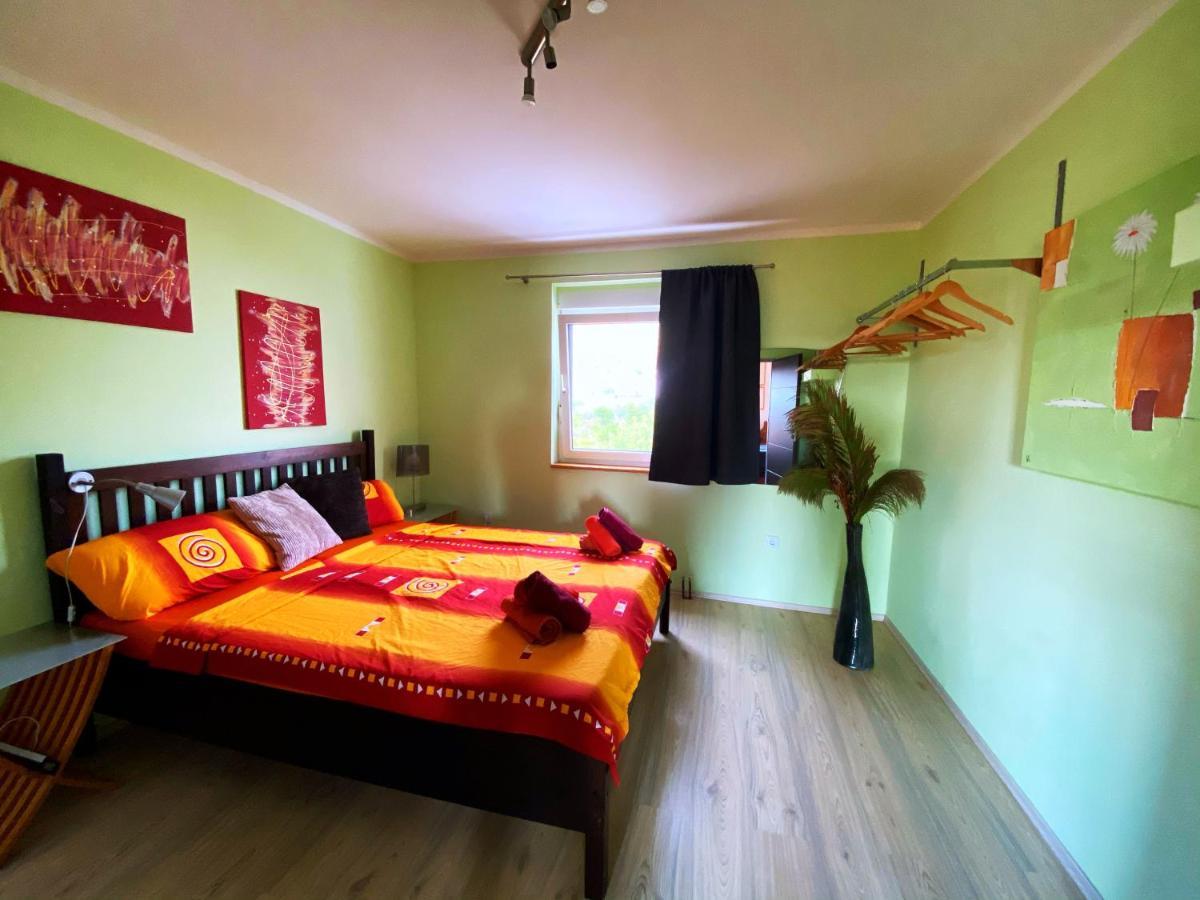 Apartman Modern Red & Blue Podstrana